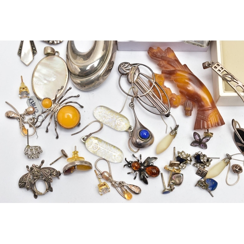 67 - A BAG OF ASSORTED JEWELLERY, to include a boxed blue lace agate drop pendant fitted with a white met... 