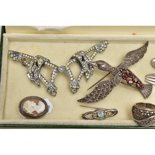 73 - AN ASSORTMENT OF WHITE METAL JEWELLERY, to include a heart pendant with guilloche enamel and floral ... 