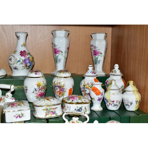 314 - A QUANTITY OF HAMMERSLEY CHINA ORNAMENTS, to include over sixty trinket boxes, vases, miniatures and... 