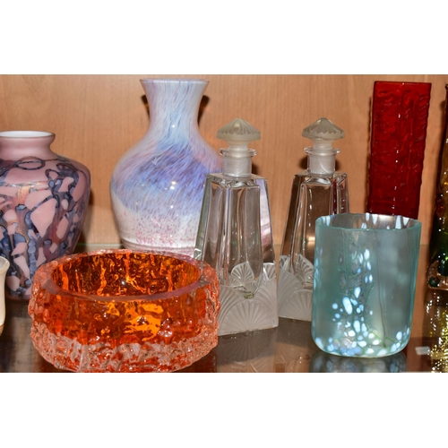 327 - A COLLECTION OF ART GLASS, to include an Isle of Wight Glass Meadow Garden vase with decorative rim ... 