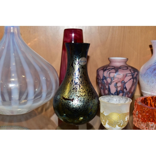 327 - A COLLECTION OF ART GLASS, to include an Isle of Wight Glass Meadow Garden vase with decorative rim ... 