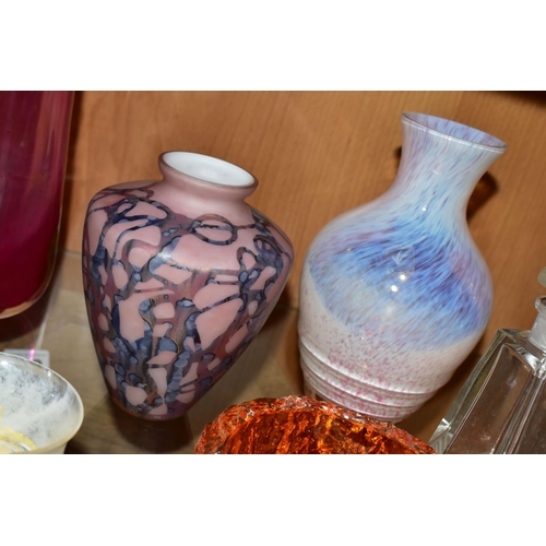 327 - A COLLECTION OF ART GLASS, to include an Isle of Wight Glass Meadow Garden vase with decorative rim ... 