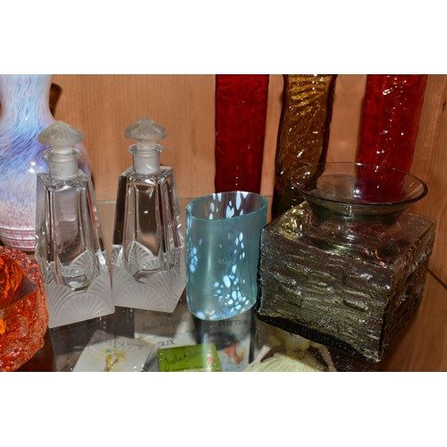 327 - A COLLECTION OF ART GLASS, to include an Isle of Wight Glass Meadow Garden vase with decorative rim ... 