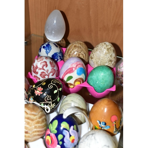 346 - A LARGE COLLECTION OF MARBLE AND CERAMIC EGGS, comprising three Fabergé style eggs, sixteen stone/ma... 