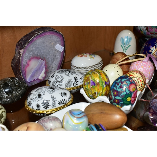 346 - A LARGE COLLECTION OF MARBLE AND CERAMIC EGGS, comprising three Fabergé style eggs, sixteen stone/ma... 