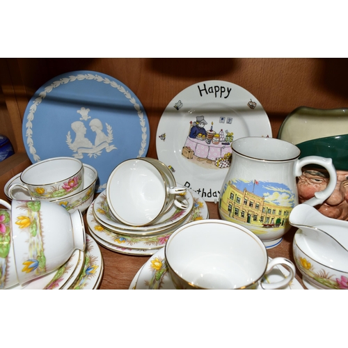 356 - AN AYNSLEY TEAWARES AND ASSORTED CERAMICS, comprising a Royal Worcester Days Of The Week 'Saturday G... 