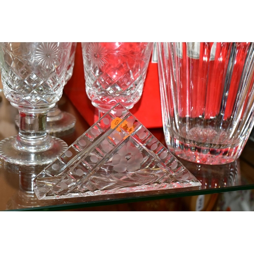 370 - A BOXED ROYAL BRIERLY VASE TOGETHER WITH CUT CRYSTAL DRINKING GLASSES, comprising five cut crystal g... 