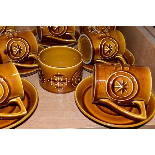 372 - AN AMBER PORTMEIRION TOTEM PATTERN COFFEE SET TOGETHER WITH GREEN TOTEM DINNER WARES,  comprising on... 