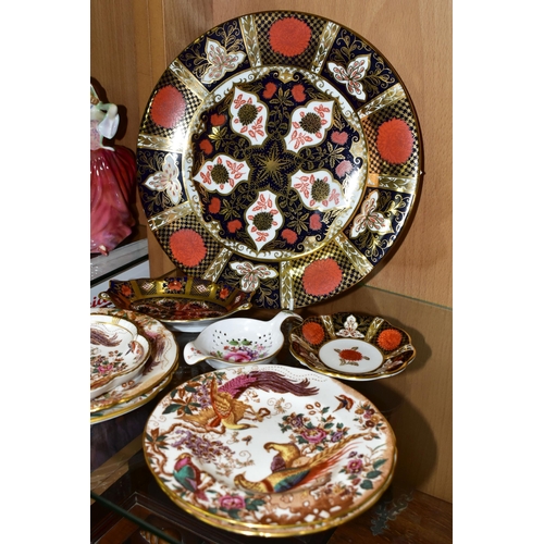 385 - A GROUP OF ROYAL CROWN DERBY PORCELAIN AND SIMILIAR, comprising a Royal Crown Derby 'Imari' 1128 pat... 