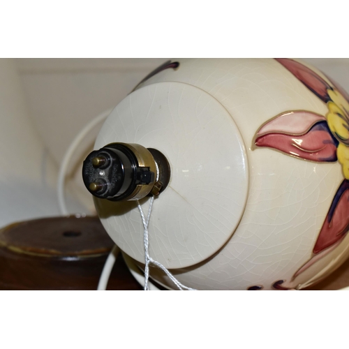 390 - A MOORCROFT POTTERY TABLE LAMP, in the Columbine pattern on a cream ground, with loose wooden base a... 