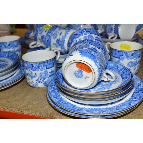 406 - A SET OF ROYAL WORCESTER BLUE AND WHITE 'WILLOW' PATTERN TEAWARES B389, comprising two cake plates, ... 