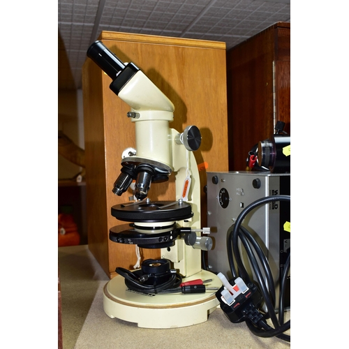 414 - WILD HEERBRUGG M11 BINOCULAR MICROSCOPE, complete with wooden box Kohler lamp and power supply? unte... 