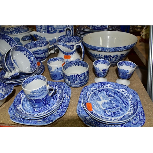 418 - A FIFTY EIGHT PIECE SPODE ITALIAN DINNER SERVICE, comprising a tureen, a souffle dish, a vegetable d... 