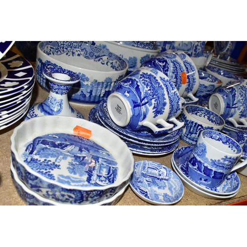 418 - A FIFTY EIGHT PIECE SPODE ITALIAN DINNER SERVICE, comprising a tureen, a souffle dish, a vegetable d... 