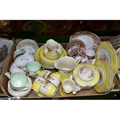 420 - FIVE BOXES AND LOOSE CERAMICS AND GLASSWARES, to include a thirty three piece Johnson Bros 'Pareek' ... 