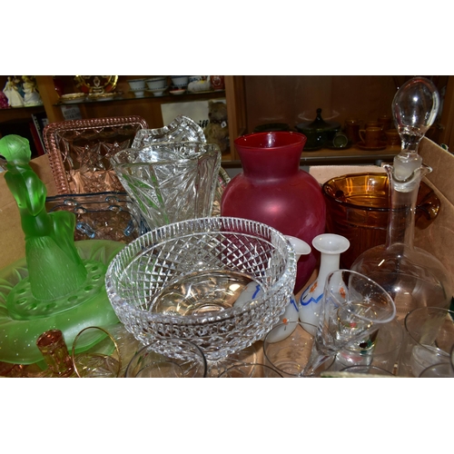 420 - FIVE BOXES AND LOOSE CERAMICS AND GLASSWARES, to include a thirty three piece Johnson Bros 'Pareek' ... 