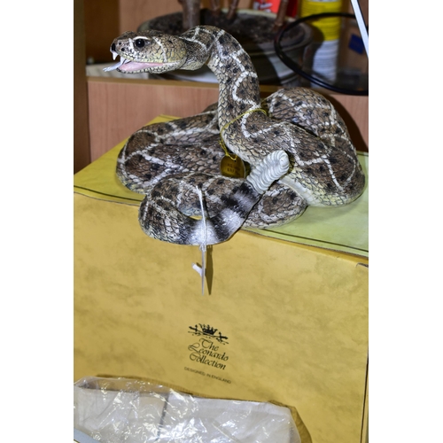 425 - A BOXED LEONARDO COLLECTION RATTLE SNAKE, AND BOXED FRANKLIN MINT 'THE EAGLE KNIFE', the resin rattl... 