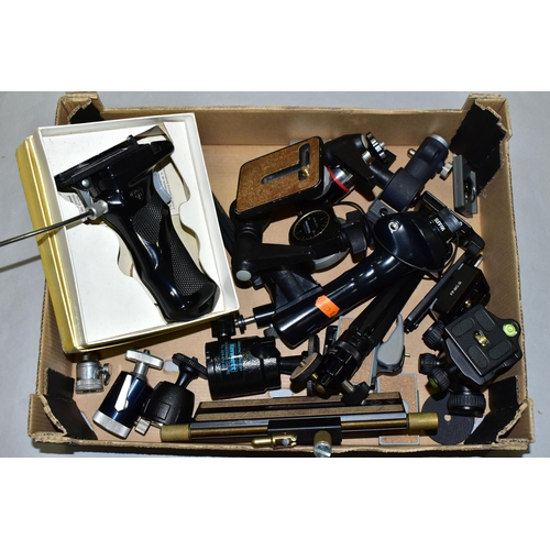 439 - A BOX CONTAINING ASSORTED TRIPOD HEADS ETC, to include a Manfrotto 454 micro adjustment plate, Manfr... 