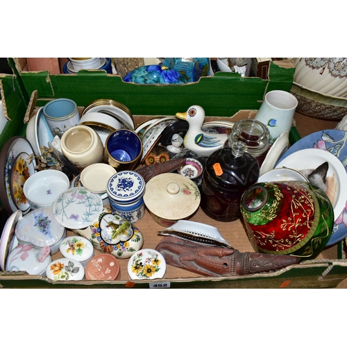 452 - FIVE BOXES OF CERAMICS AND HOUSEHOLD ORNAMENTS, to include a box of cat ornaments, a collection of '... 