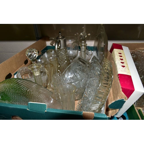 467 - FOUR BOXES AND LOOSE GLASS WARES ETC, to include two Langham Glass paperweights - one boxed, unbrand... 