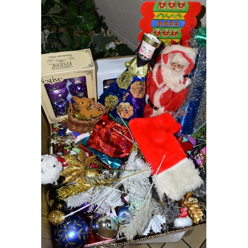 476 - FOUR BOXES OF CHRISTMAS DECORATIONS, to include twentieth century and modern ornaments, baubles, tin... 