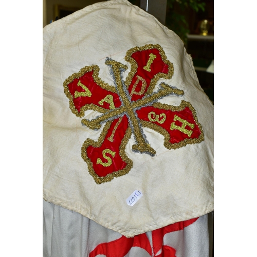 480 - A REPLICA KNIGHTS TEMPLAR TUNIC AND CLOAK, together with enamel  Knights Templar patriarchal cross a... 