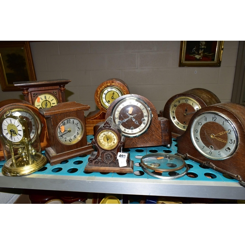 493 - EIGHT WOODEN CASED VINTAGE MANTEL CLOCKS, to include Westminster chiming examples, most will require... 