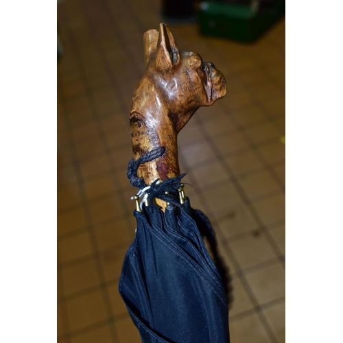 509 - AN EDWARDIAN UMBRELLA WITH CARVED WOODEN HANDLE IN THE FORM OF A FRENCH BULLDOG, by Thomas Briggs an... 