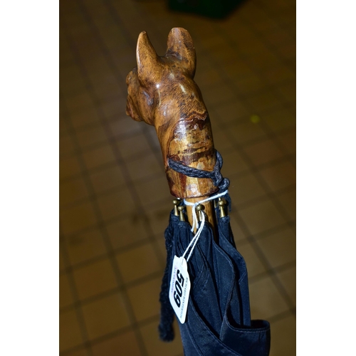 509 - AN EDWARDIAN UMBRELLA WITH CARVED WOODEN HANDLE IN THE FORM OF A FRENCH BULLDOG, by Thomas Briggs an... 