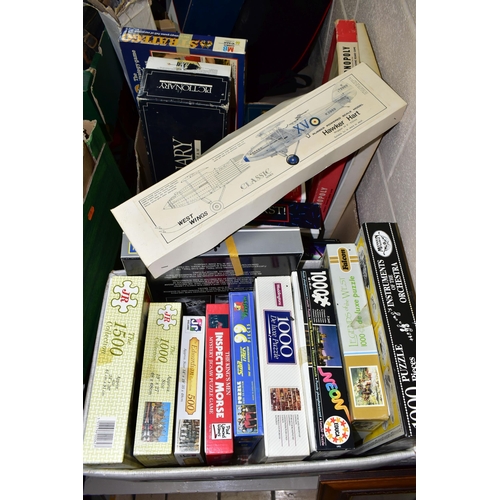 522 - A QUANTITY OF ASSORTED GAMES AND JIGSAW PUZZLES, contents not checked, games to include Monopoly, Tr... 