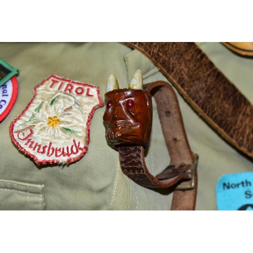 523 - A QUANTITY OF ASSORTED SCOUT AND GUIDE RELATED ITEMS, to include shirts, assorted badges, pennants a... 