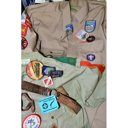 523 - A QUANTITY OF ASSORTED SCOUT AND GUIDE RELATED ITEMS, to include shirts, assorted badges, pennants a... 