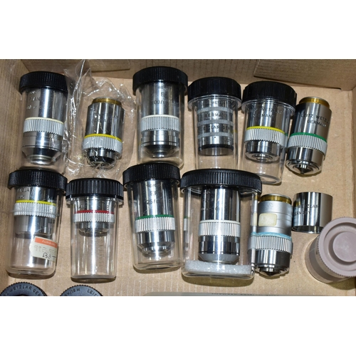 538 - ONE TRAY OF LEITZ WETZLAR MICROSCOPE OBJECTIVES, to include a Leitz Wetzlar binocular microscope att... 