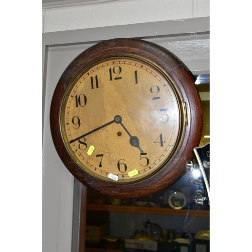 547 - ONE BOX OF VINTAGE ITEMS TOGETHER WITH AN ENFIELD RAILWAY CLOCK, oak circular case, brass bezel, mis... 