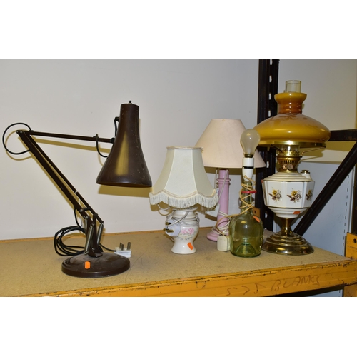 557 - AN ANGLEPOISE LAMP AND FOUR OTHER LAMPS, comprising a brown Anglepoise adjustable desk lamp, having ... 