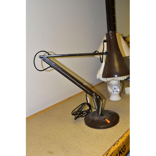 557 - AN ANGLEPOISE LAMP AND FOUR OTHER LAMPS, comprising a brown Anglepoise adjustable desk lamp, having ... 