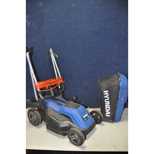 1055 - A HYUNDAI HYM3800E LAWNMOWER with grass box (PAT pass and working)