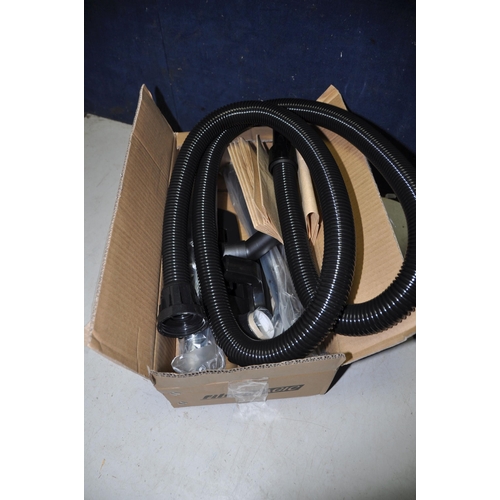 1080 - A VACLENSA VACUUM with box of accessories (PAT pass and working)