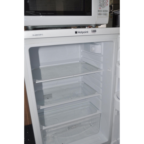 1099 - A HOTPOINT RLAAV22P-1 UNDERCOUNTER FRIDGE measuring width 55cm x depth 56cm x height 86cm along with... 