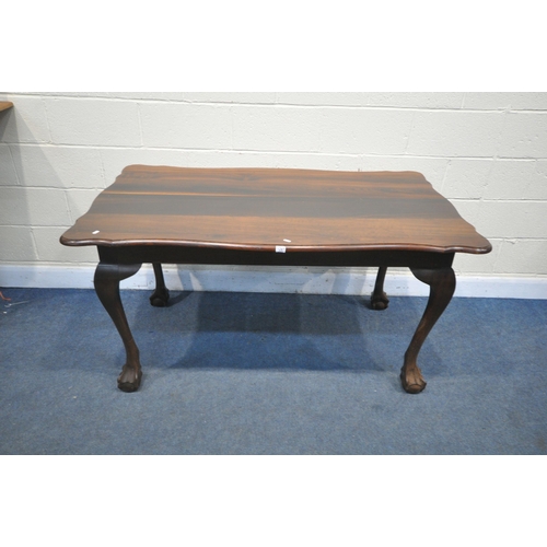 1287 - A GEORGIAN STYLE WALNUT TOP DINING TABLE, with a way top, on cabriole legs and ball and claw feet, l... 