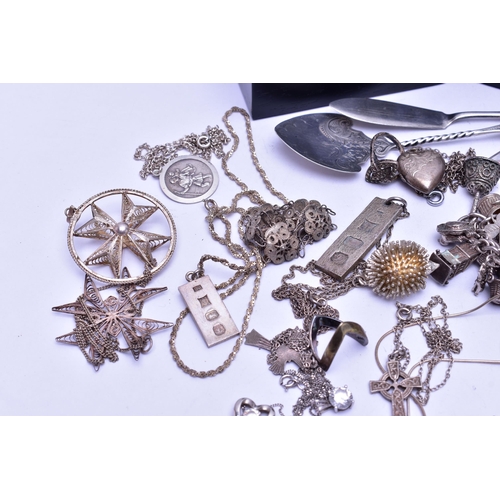 86 - ASSORTED SILVER AND WHITE METAL JEWELLERY AND ITEMS, to include a charm bracelet with charms, ingot ... 