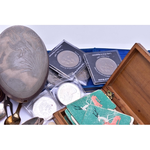 88 - A BOX OF ASSORTED ITEMS, to include two silver teaspoons, each with a beaded design to the rim, hall... 