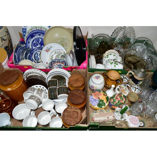 392 - FOUR BOXES AND LOOSE CERAMICS AND GLASSWARES, to include a twenty piece mid twentieth century J & G ... 