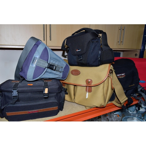 405 - A GROUP OF SIX CAMERA AND COMPUTER BAGS,  comprising a Billingham canvas and leather trim bag, a Tam... 