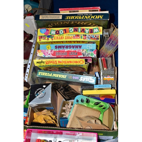 413 - A QUANTITY OF ASSORTED TOYS AND GAMES ETC., to include boxed 1960's Coronation Street jigsaw, Waddin... 