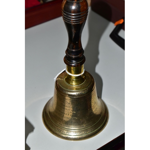 418 - BRASSWORKERS TRADE UNION INTEREST - AN UNUSUAL LATE VICTORIAN BRASS HAND BELL WITH TURNED WOODEN HAN... 