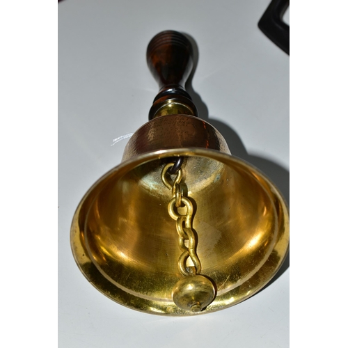 418 - BRASSWORKERS TRADE UNION INTEREST - AN UNUSUAL LATE VICTORIAN BRASS HAND BELL WITH TURNED WOODEN HAN... 