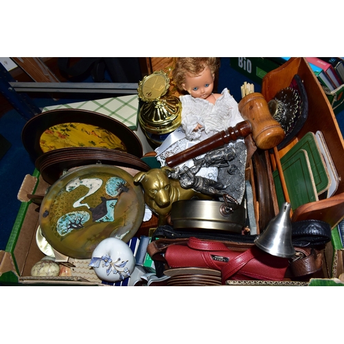 432 - A BOX AND LOOSE METALWARES, CAMERA, TRIPOD AND SUNDRY ITEMS, to include a heavy brass figure of a St... 