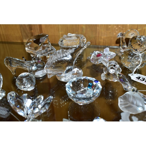 435 - A COLLECTION OF CRYSTAL ORNAMENTS, approximately sixteen pieces to include a Swarovski blow fish (fi... 