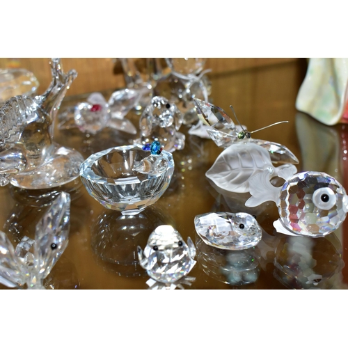 435 - A COLLECTION OF CRYSTAL ORNAMENTS, approximately sixteen pieces to include a Swarovski blow fish (fi... 